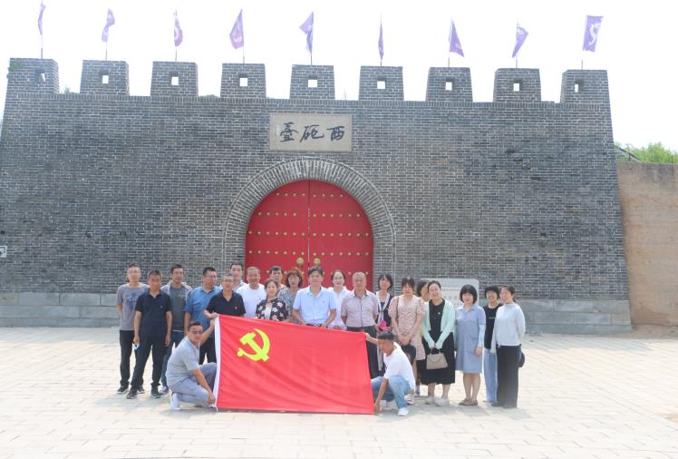 市统计局组织全体同志参观西炮台遗址