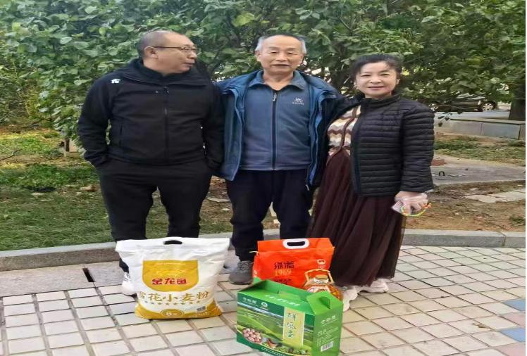 市统计局开展走访慰问退休老干部活动